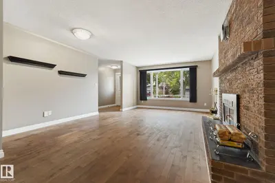 Interior photo 4 of 