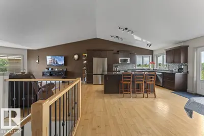 Interior photo 4 of 7 61130 465 Rge RD