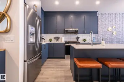 Interior photo 4 of 2015 DESROCHERS DR SW