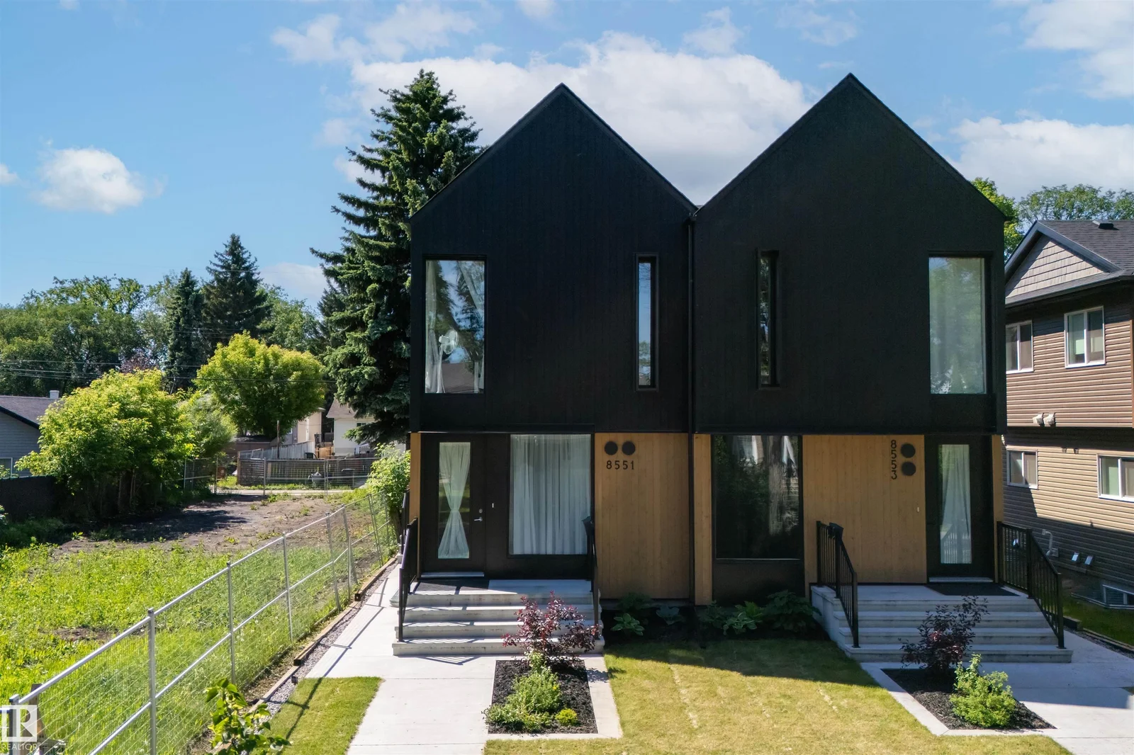 8551 81 AV NW, Edmonton - 4 bedroom Duplex for sale