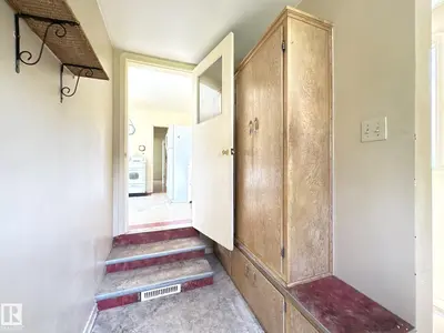 Interior photo 4 of 
