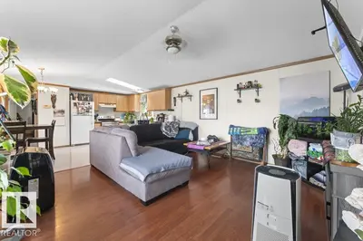 Interior photo 1 of 52 4405 50 AV