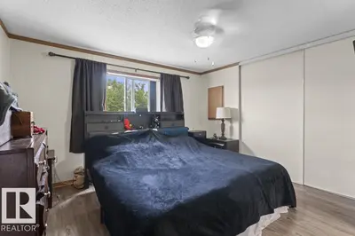 Interior photo 4 of 52 4405 50 AV
