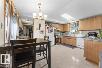 Interior photo 2 of 52 4405 50 AV