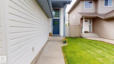Interior photo 1 of 8821 8 AV SW