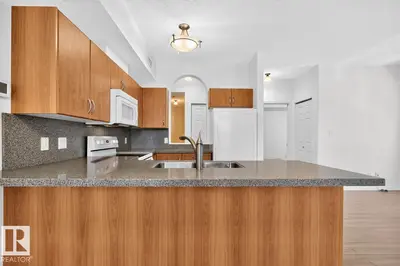 Interior photo 4 of 