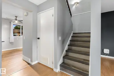 Interior photo 4 of 