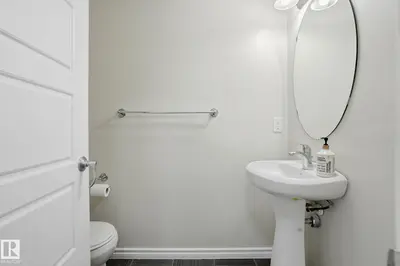 Interior photo 4 of 445 WATT BV SW
