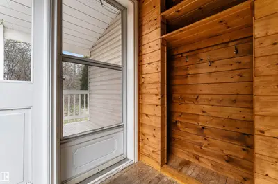 Interior photo 4 of 23272 TWP ROAD 522