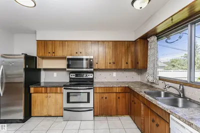 Interior photo 3 of 11440 44A AV NW