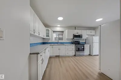 Interior photo 2 of 2831 36 ST NW