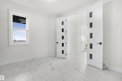 Interior photo 1 of 4004 40 ST