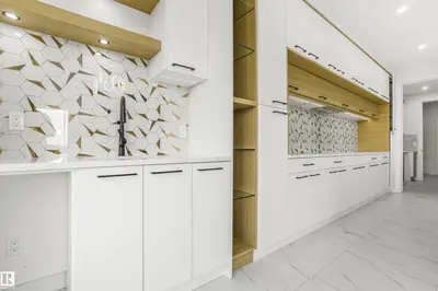 Interior photo 3 of 4004 40 ST