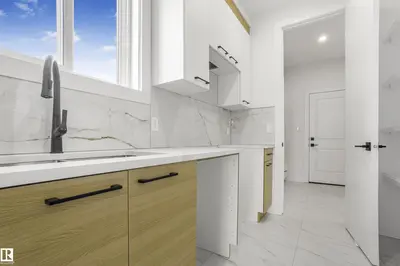 Interior photo 2 of 4004 40 ST