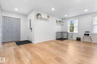 Interior photo 4 of 4009 37 AV NW