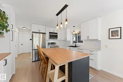 Interior photo 4 of 354 VILLAGE DR