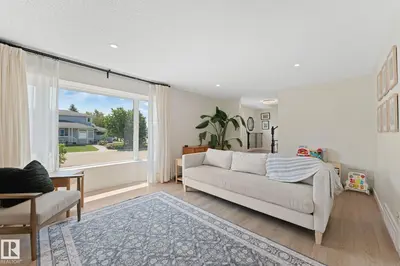 Interior photo 2 of 354 VILLAGE DR