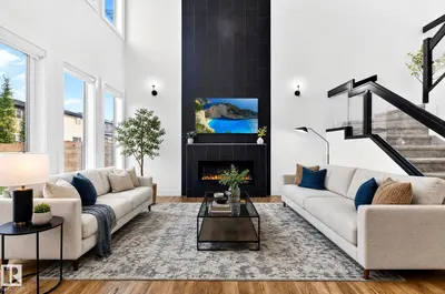 Interior photo 3 of 423 42 ST SW