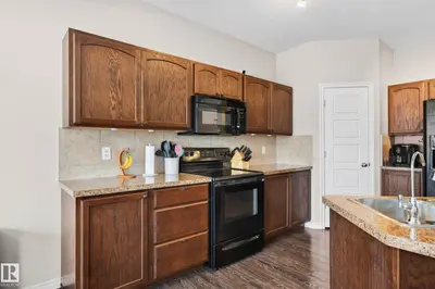 Interior photo 4 of 3233 21A AV NW
