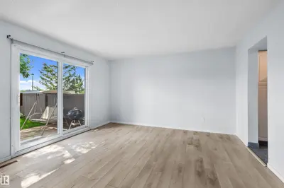 Interior photo 4 of 117 TUDOR LN NW