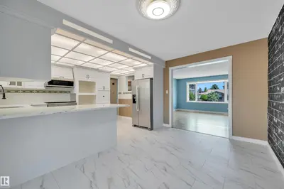 Interior photo 4 of 18 MALVERN DR