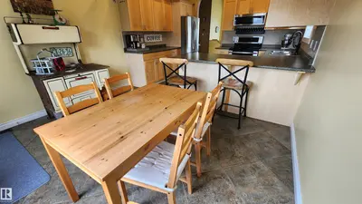 Interior photo 4 of 5110 50 AV