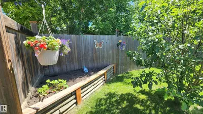 Interior photo 1 of 5110 50 AV