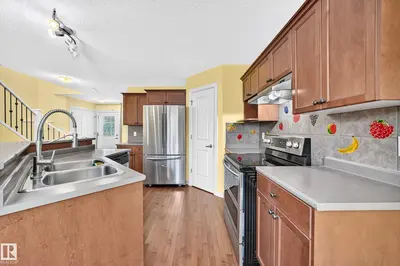 Interior photo 4 of 211 59 ST SW