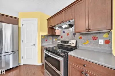 Interior photo 3 of 211 59 ST SW