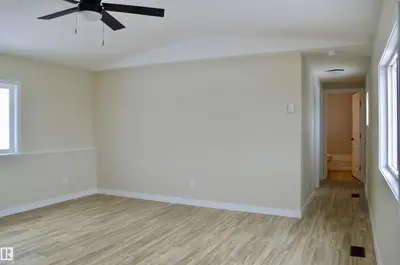 Interior photo 4 of 735 Parkland
