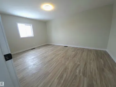 Interior photo 3 of 735 Parkland