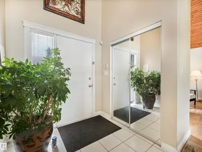 Interior photo 4 of 3219 85 ST NW