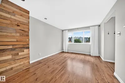 Interior photo 4 of 32 MCLEOD PL NW