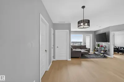 Interior photo 4 of #706 5151 WINDERMERE BV SW