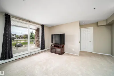 Interior photo 4 of #212 40 SUMMERWOOD BV