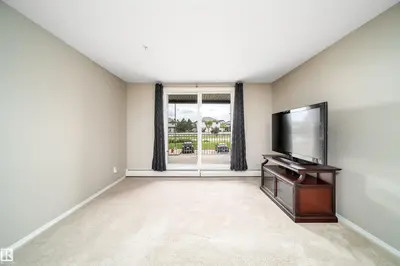 Interior photo 3 of #212 40 SUMMERWOOD BV