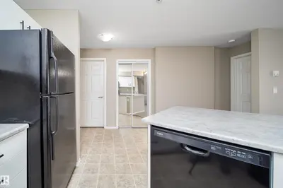 Interior photo 2 of #212 40 SUMMERWOOD BV