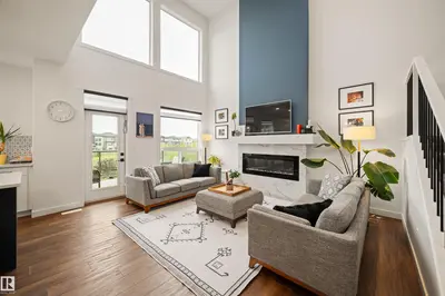 Interior photo 4 of 2742 COLLINS CR SW