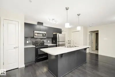 Interior photo 4 of #112 340 WINDERMERE RD NW