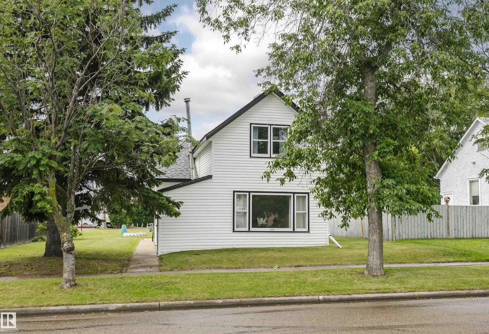 10105 98 AV, Morinville - 2 bedroom Detached Single Family for sale