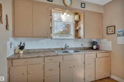 Interior photo 2 of 5114 47 AV