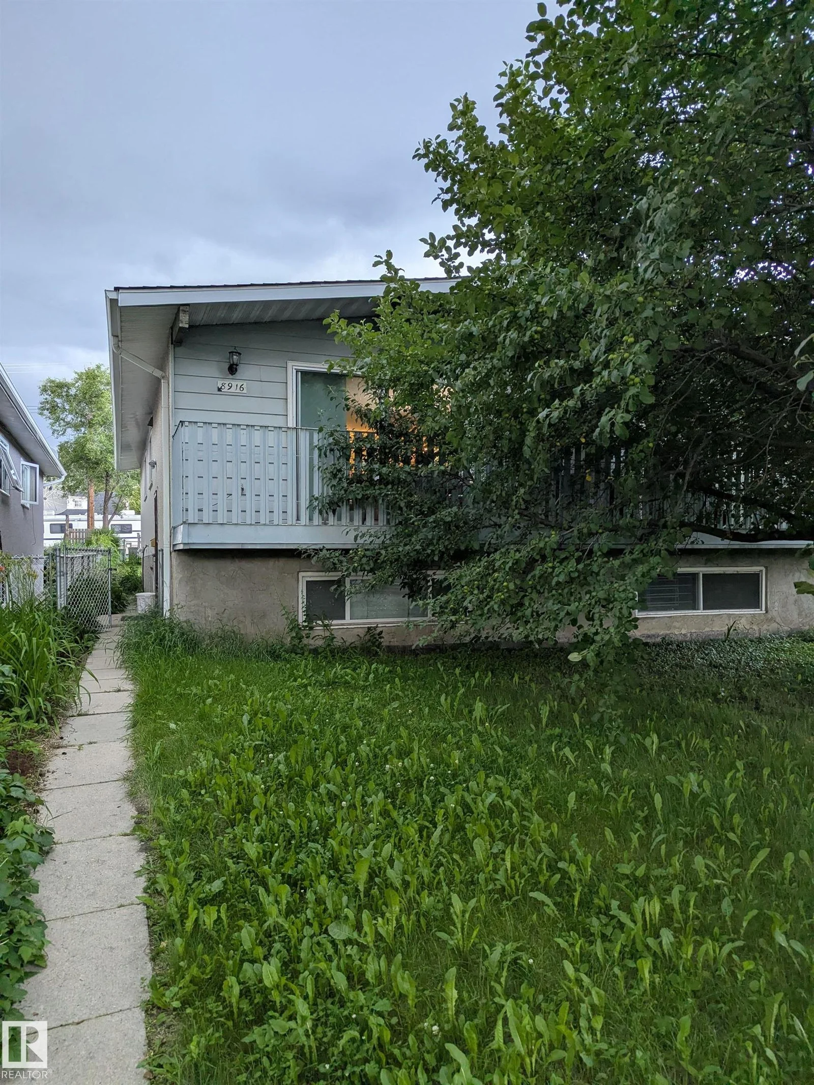 8916 83 AV NW, Edmonton - 4 bedroom Duplex for sale