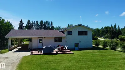 Interior photo 1 of 54207 RGE ROAD 52