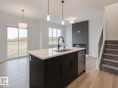 Interior photo 4 of 1519 12 AV NW