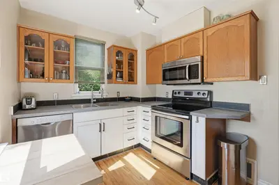 Interior photo 3 of 11334 104 ST NW
