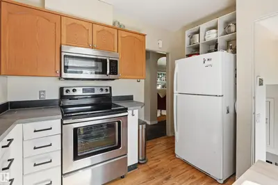 Interior photo 4 of 11334 104 ST NW
