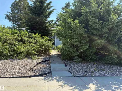 Interior photo 4 of 10931 134A AV NW