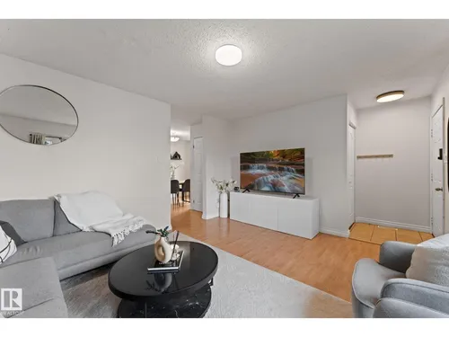 4621 126 AV NW, Edmonton - $279,900