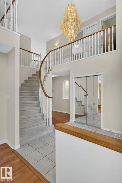 Interior photo 4 of 610 Hunters Close NW