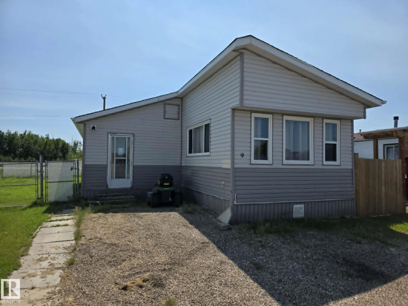 #9 5220 44 AV, Calmar - 3 bedroom Single Family Residence for sale